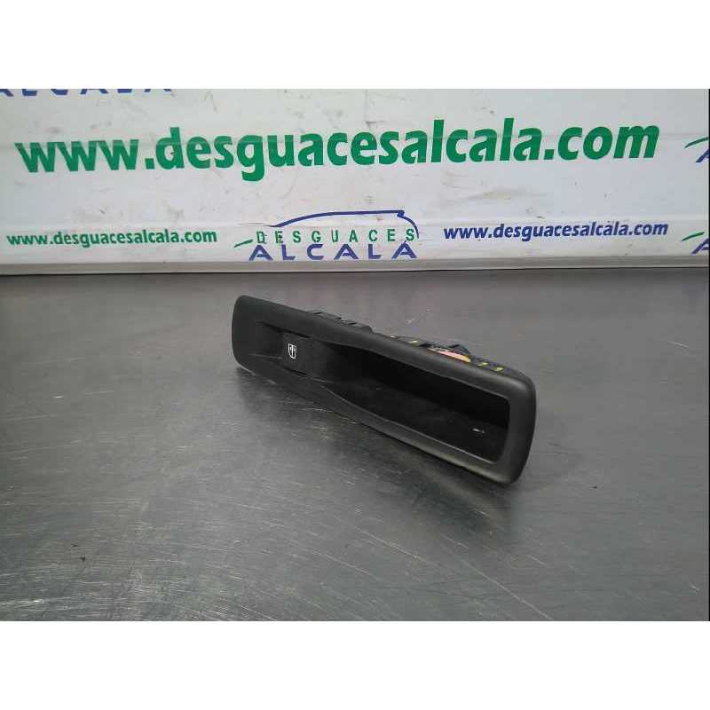 MANDO ELEVALUNAS TRASERO DERECHO 254010003R PLASTICO RALLADO 