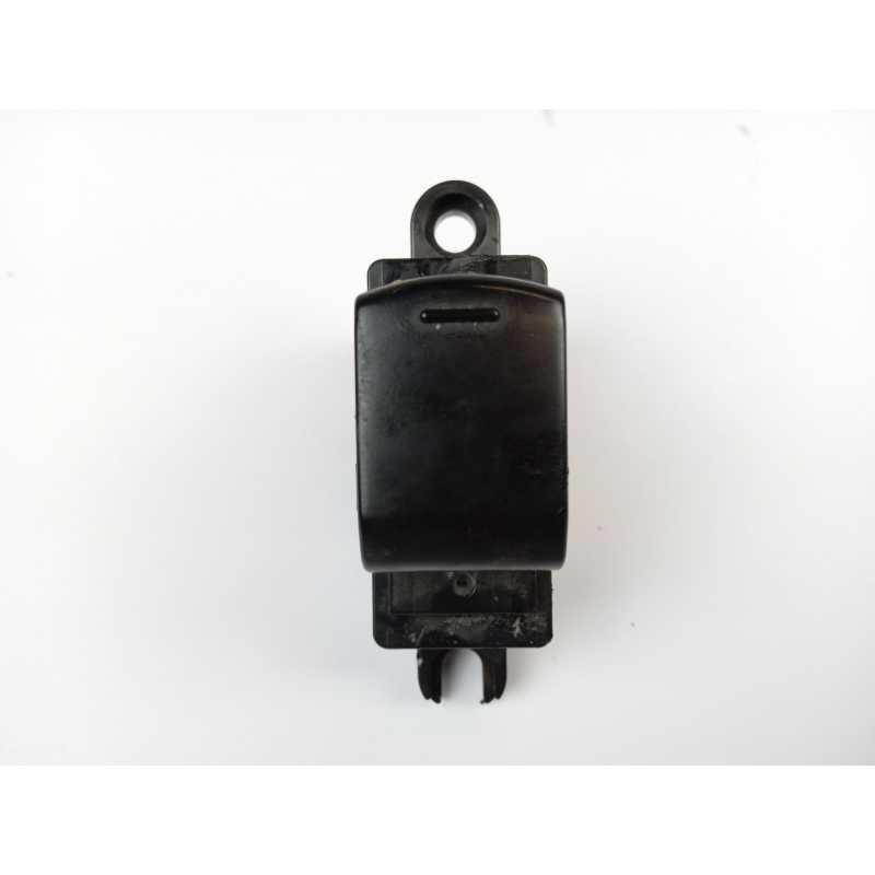 MANDO ELEVALUNAS DELANTERO DERECHO 25411JG05A 