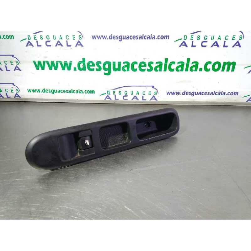 MANDO ELEVALUNAS DELANTERO DERECHO 6490 X3 