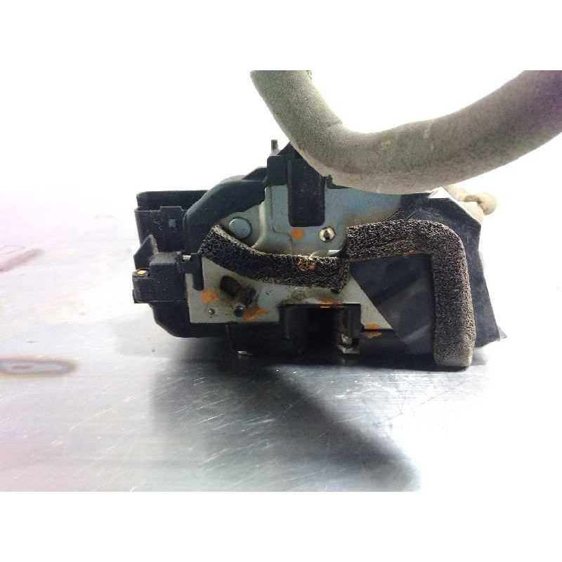 CERRADURA PUERTA TRASERA DERECHA 825004EA2A 