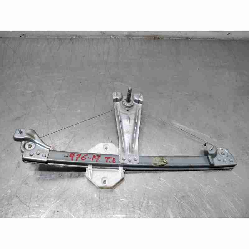 ELEVALUNAS TRASERO DERECHO 827202131R MANUAL 