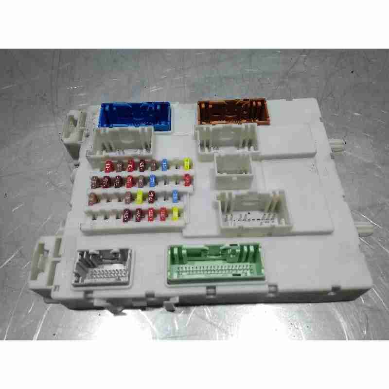 CAJA RELES / FUSIBLES 31453132 