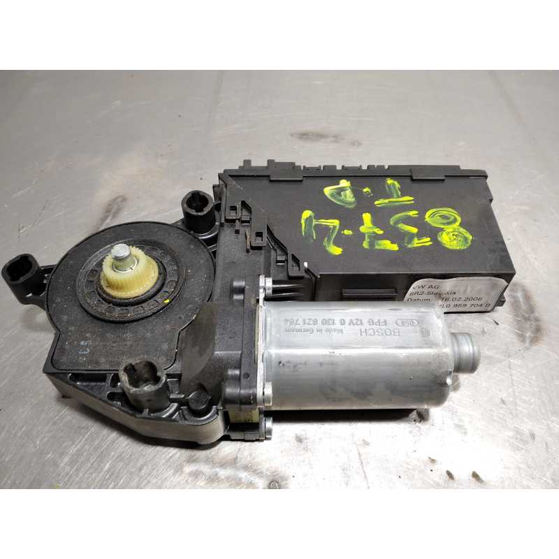 MOTOR ELEVALUNAS TRASERO DERECHO 0130821764 