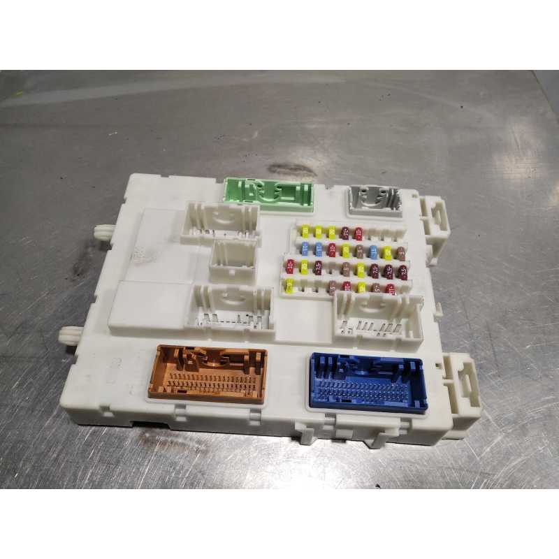 CAJA RELES / FUSIBLES GL82614160920 