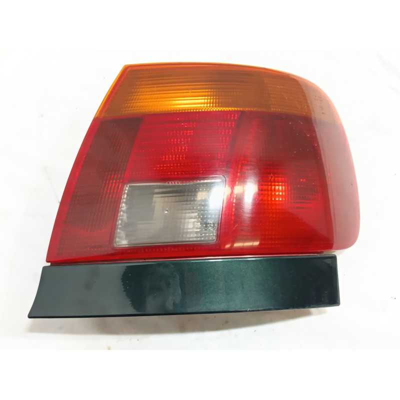 PILOTO TRASERO DERECHO 8D0945096G 