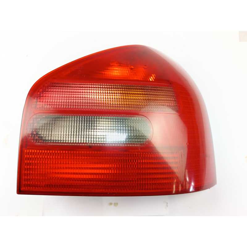 PILOTO TRASERO DERECHO 8L0145096 