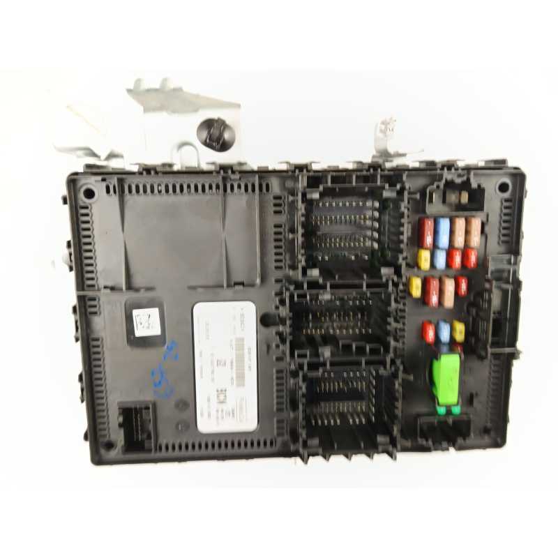 CAJA RELES / FUSIBLES HU5T15604BCN 