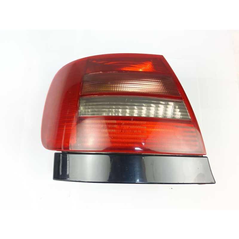 PILOTO TRASERO IZQUIERDO 8D0945095F 