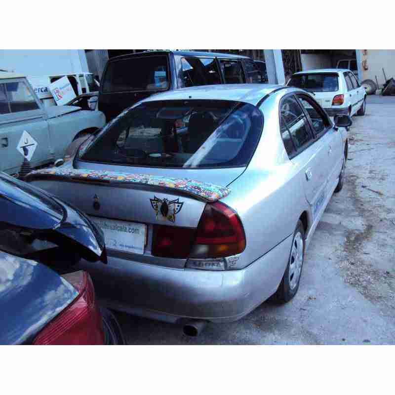 mitsubishi carisma berlina 4 (da0) del año 1998