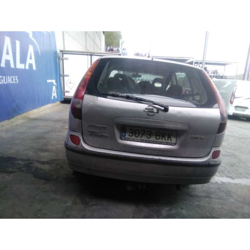 nissan almera tino (v10) del año 2001