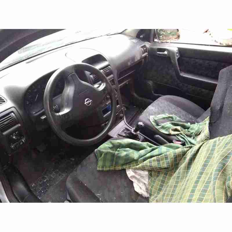 opel astra g berlina del año 2001
