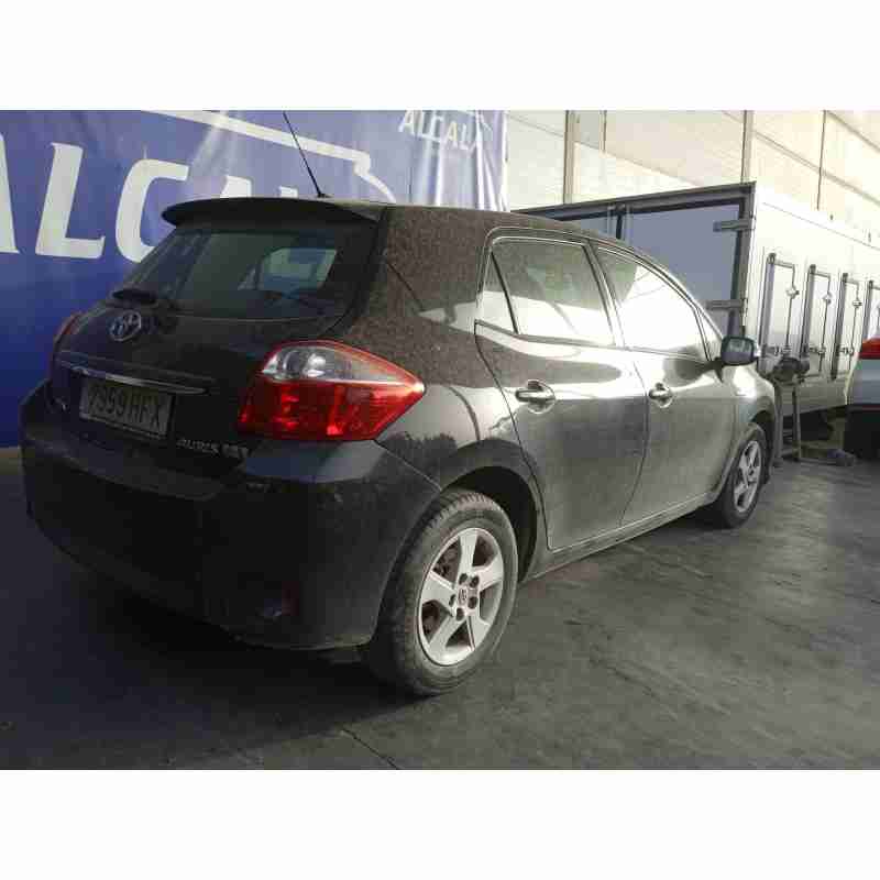 toyota auris del año 2011