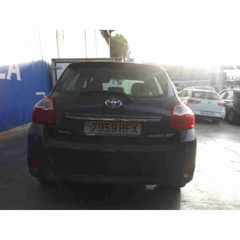 toyota auris del año 2011