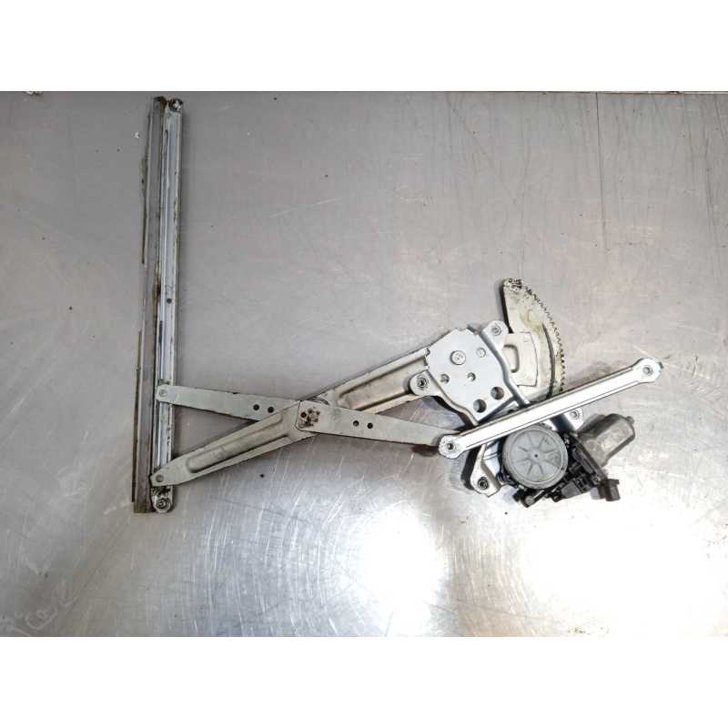 ELEVALUNAS DELANTERO IZQUIERDO 8340179J12 