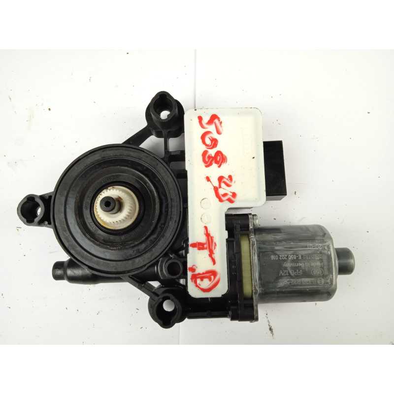 MOTOR ELEVALUNAS TRASERO DERECHO 0130822724 