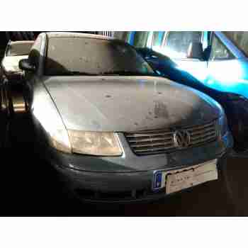 VOLKSWAGEN PASSAT BERLINA (3B2)