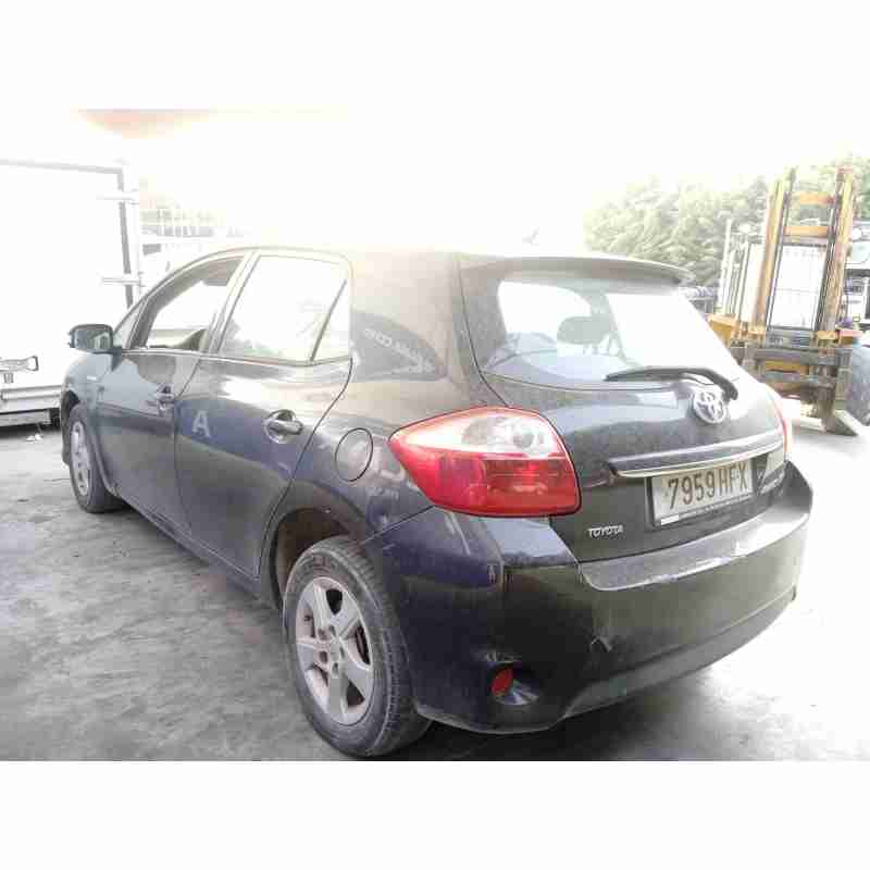 toyota auris del año 2011