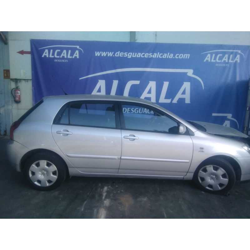 toyota corolla (_e12_) del año 2004