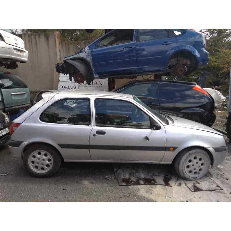 ford fiesta berlina (dx) del año 2001