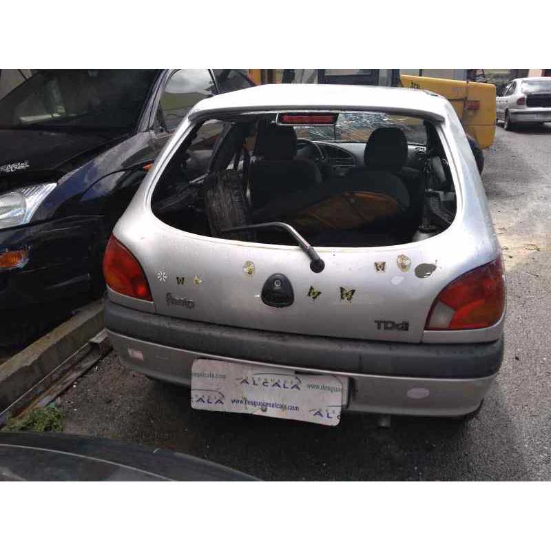 ford fiesta berlina (dx) del año 2001