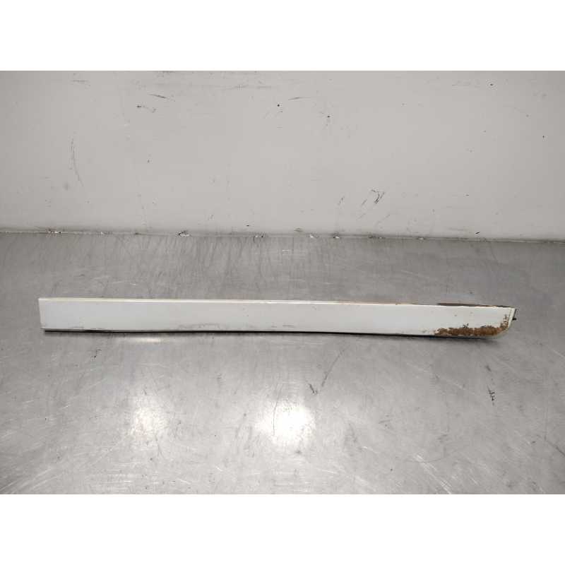MOLDURA DELANTERA DERECHA 