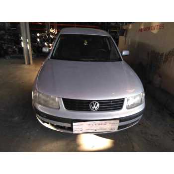 VOLKSWAGEN PASSAT BERLINA (3B2)