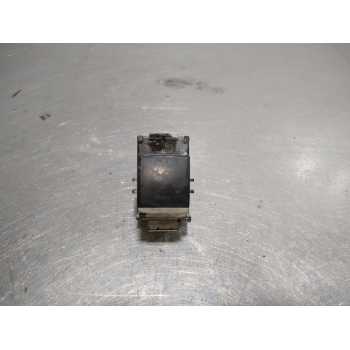 MANDO ELEVALUNAS DELANTERO DERECHO 8608A320 5 PINES 