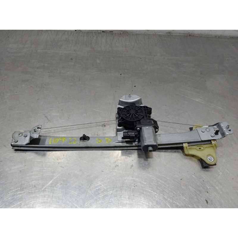 ELEVALUNAS DELANTERO DERECHO 128001471B 