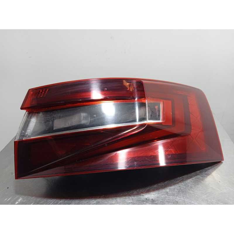 PILOTO TRASERO DERECHO 3V5945208 