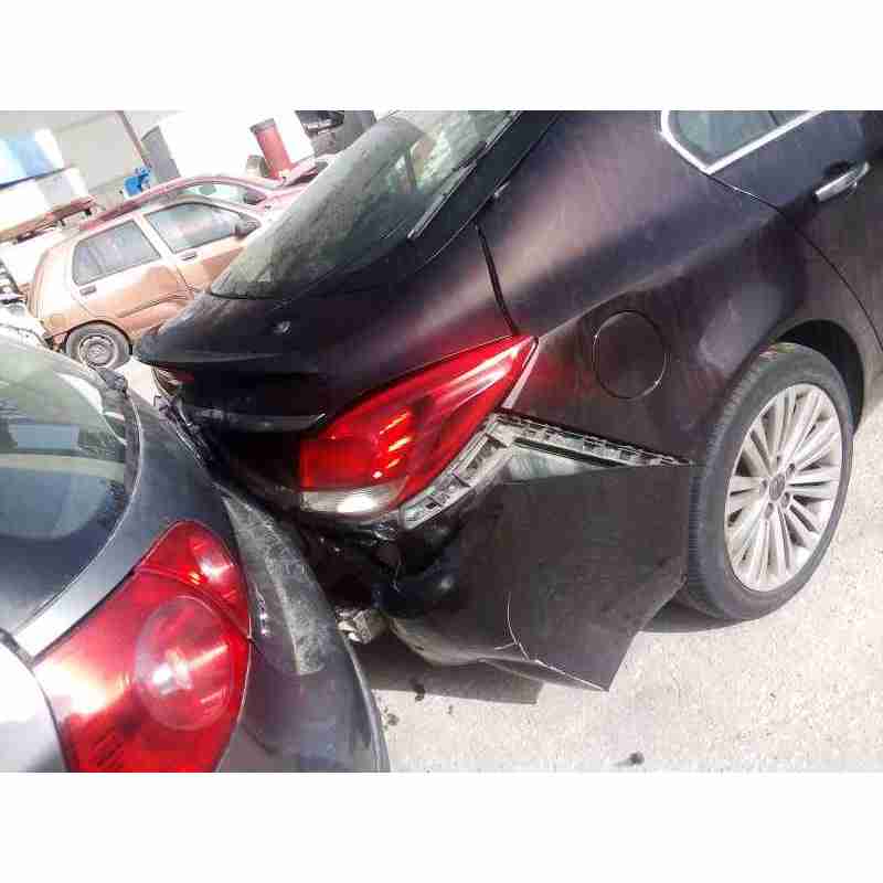 opel insignia berlina del año 2012