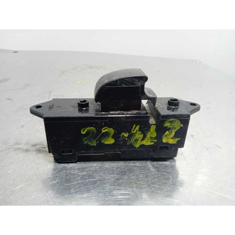 MANDO ELEVALUNAS DELANTERO DERECHO MR587955 