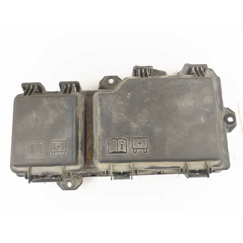 CAJA FUSIBLES DELANTERA M8D214A073AA 