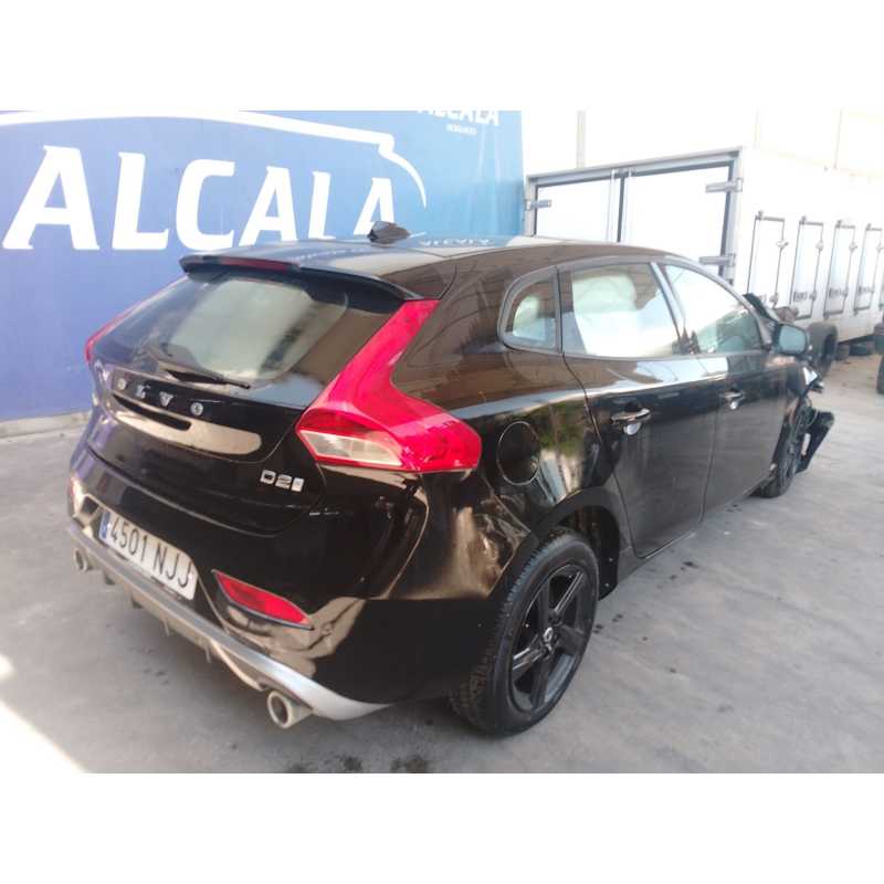 volvo v40 hatchback (525) del año 2025