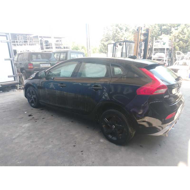 volvo v40 hatchback (525) del año 2025