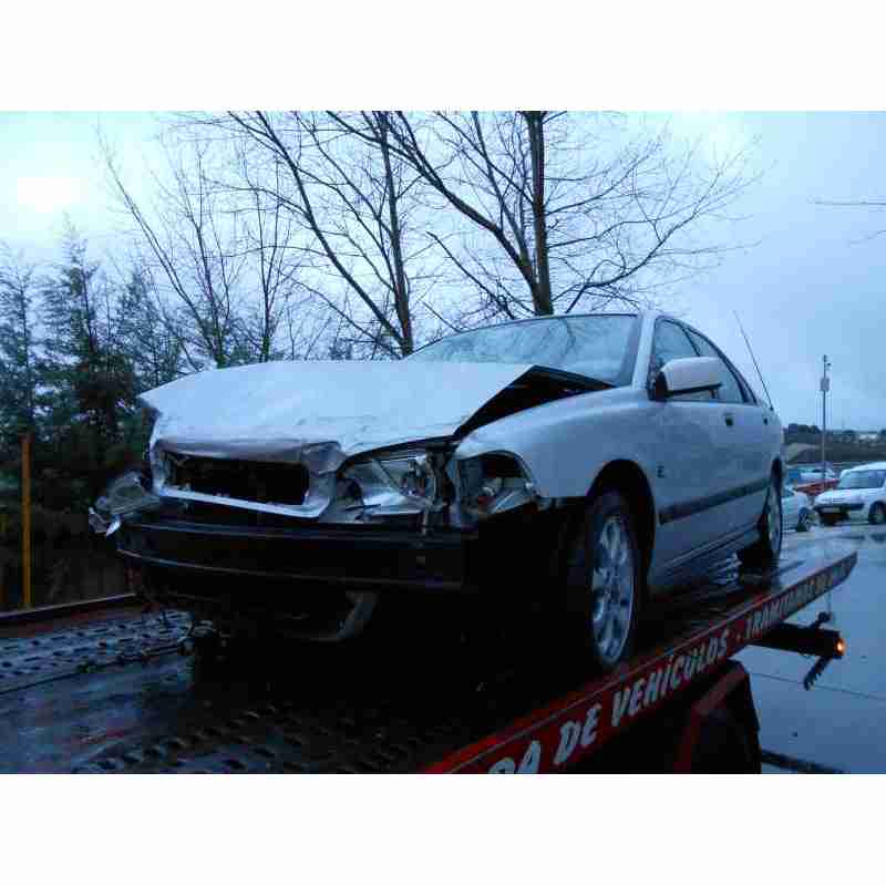 volvo s40 berlina del año 1999