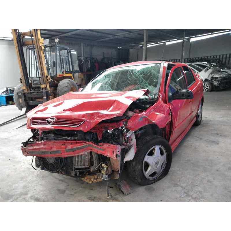 opel astra g berlina del año 2000