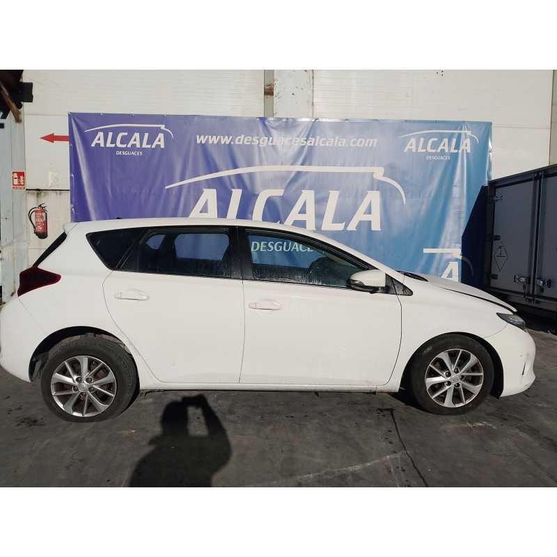 toyota auris (_e18_) del año 2014