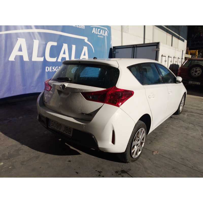 toyota auris (_e18_) del año 2014