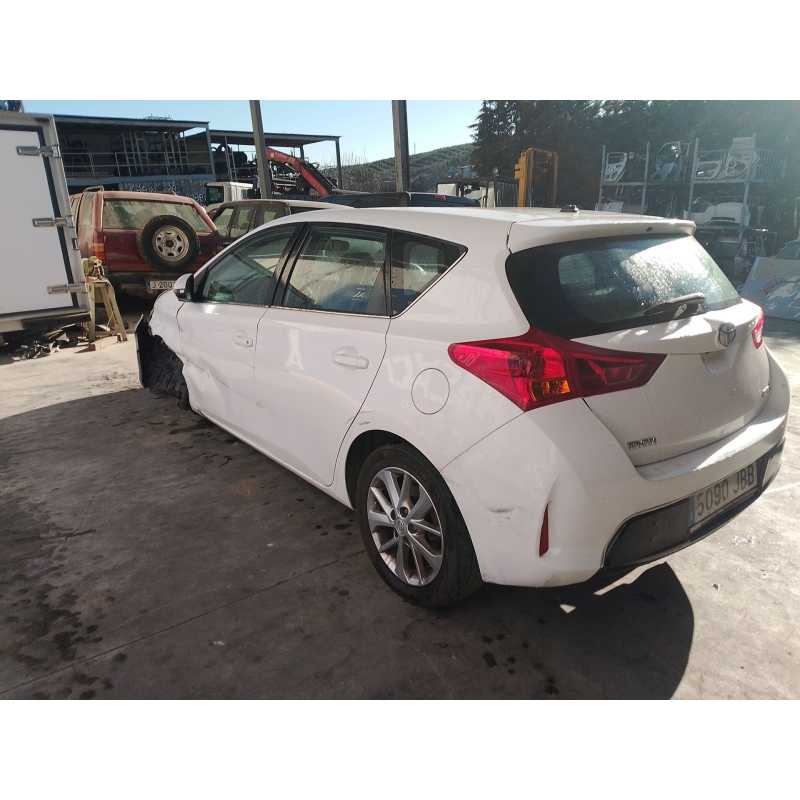 toyota auris (_e18_) del año 2014