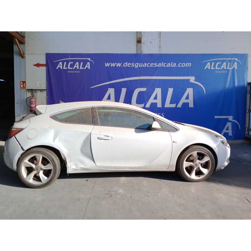 opel astra j gtc del año 2012
