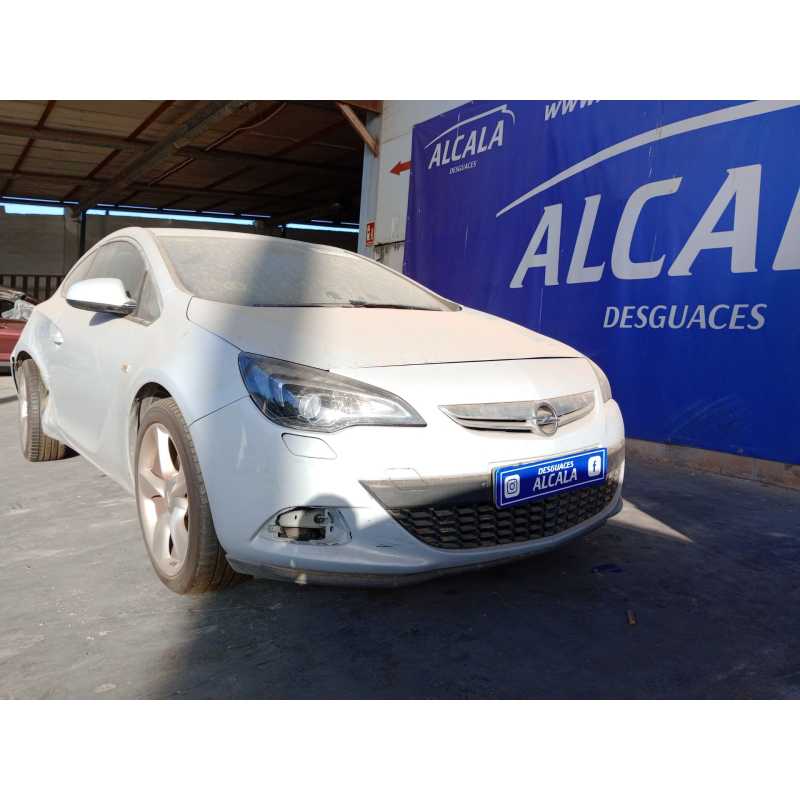 opel astra j gtc del año 2012