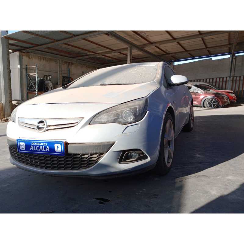 opel astra j gtc del año 2012