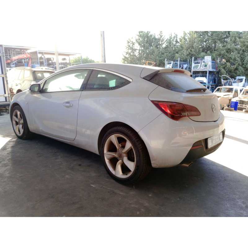 opel astra j gtc del año 2012