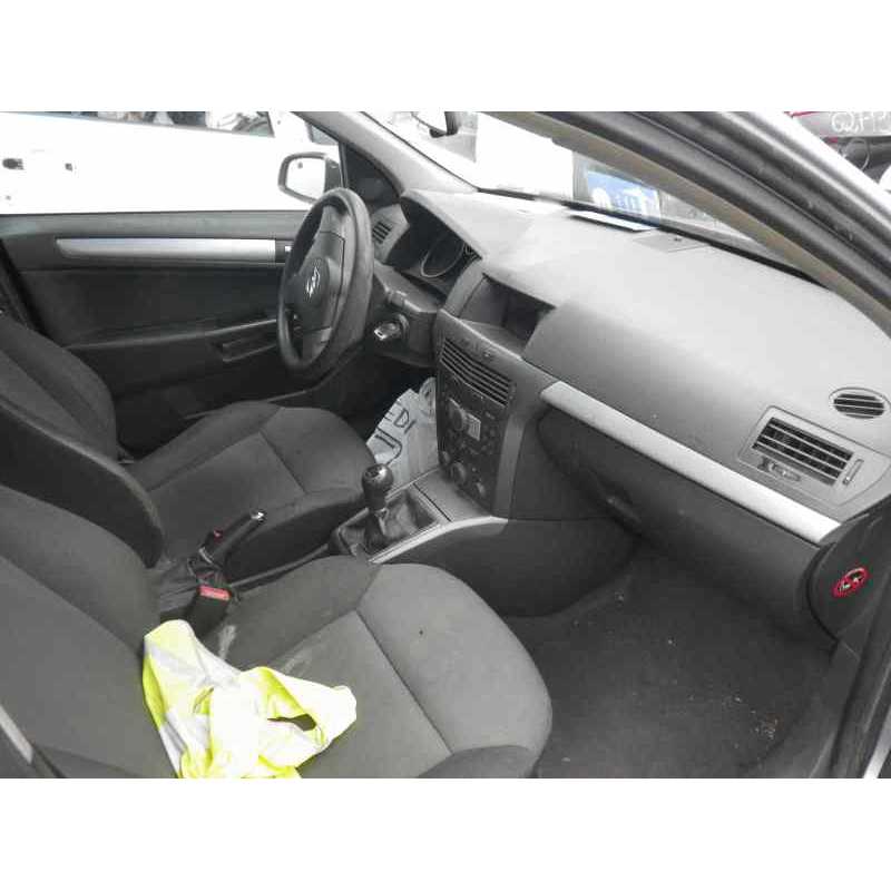 opel astra h berlina del año 2004