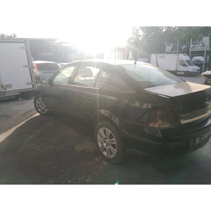 opel astra h sedán (a04) del año 2010