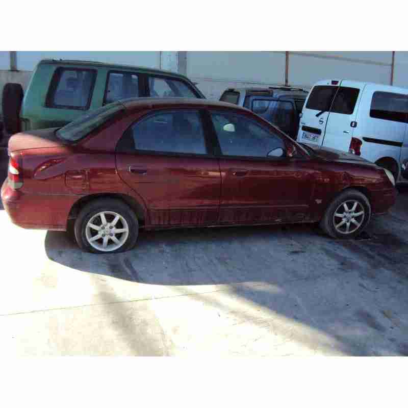 daewoo nubira berlina del año 2001