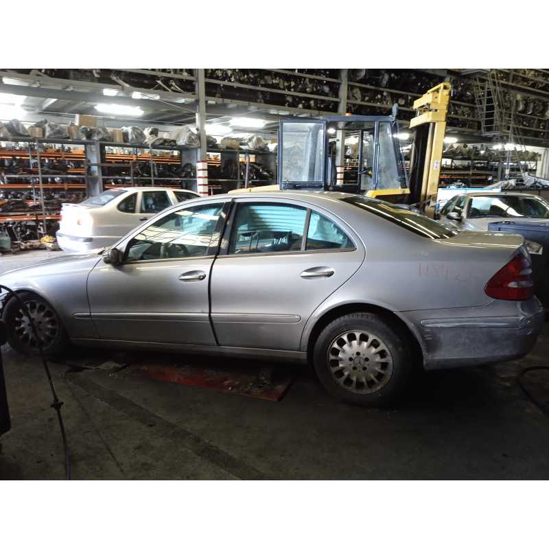 mercedes-benz clase e (w211) berlina del año 2002