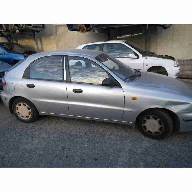 daewoo lanos del año 2000