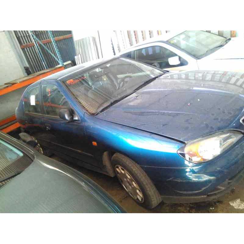nissan primera berlina (p11) del año 2000