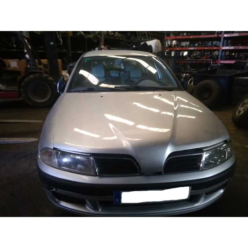 mitsubishi carisma berlina 4 (da0) del año 2000